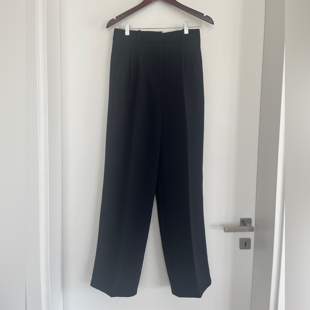 Aritzia Effortless Pant sz 4